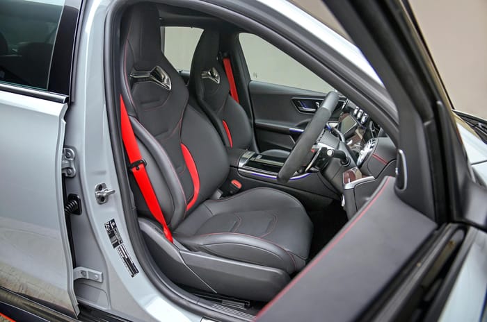 Mercedes-AMG C 63 S E-Performance 4MATIC+ front seats